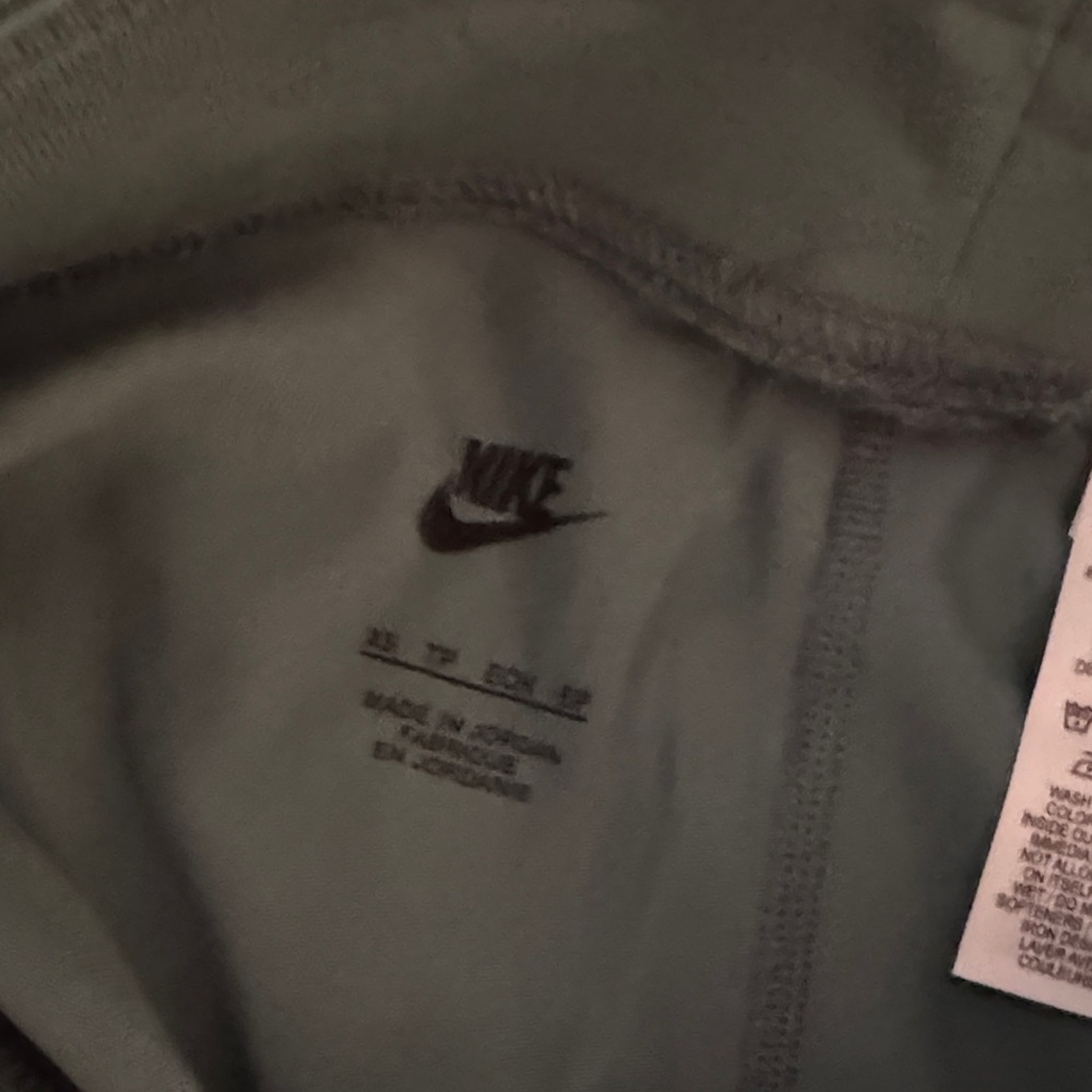 Nike Mid Rise Shorts - Picture 3 of 4